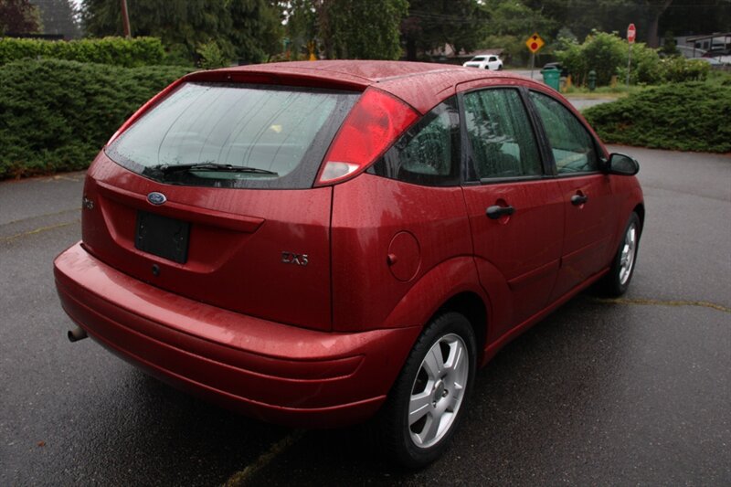Used 2004 Ford Focus ZX5 Hatchback FWD image 3
