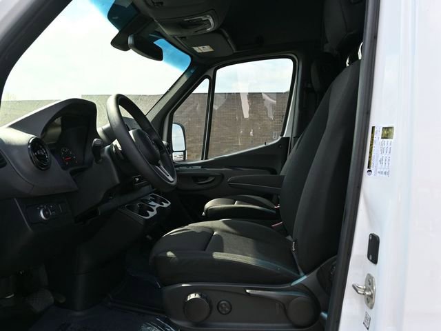 Used 2023 Mercedes-Benz Sprinter 2500 image 12