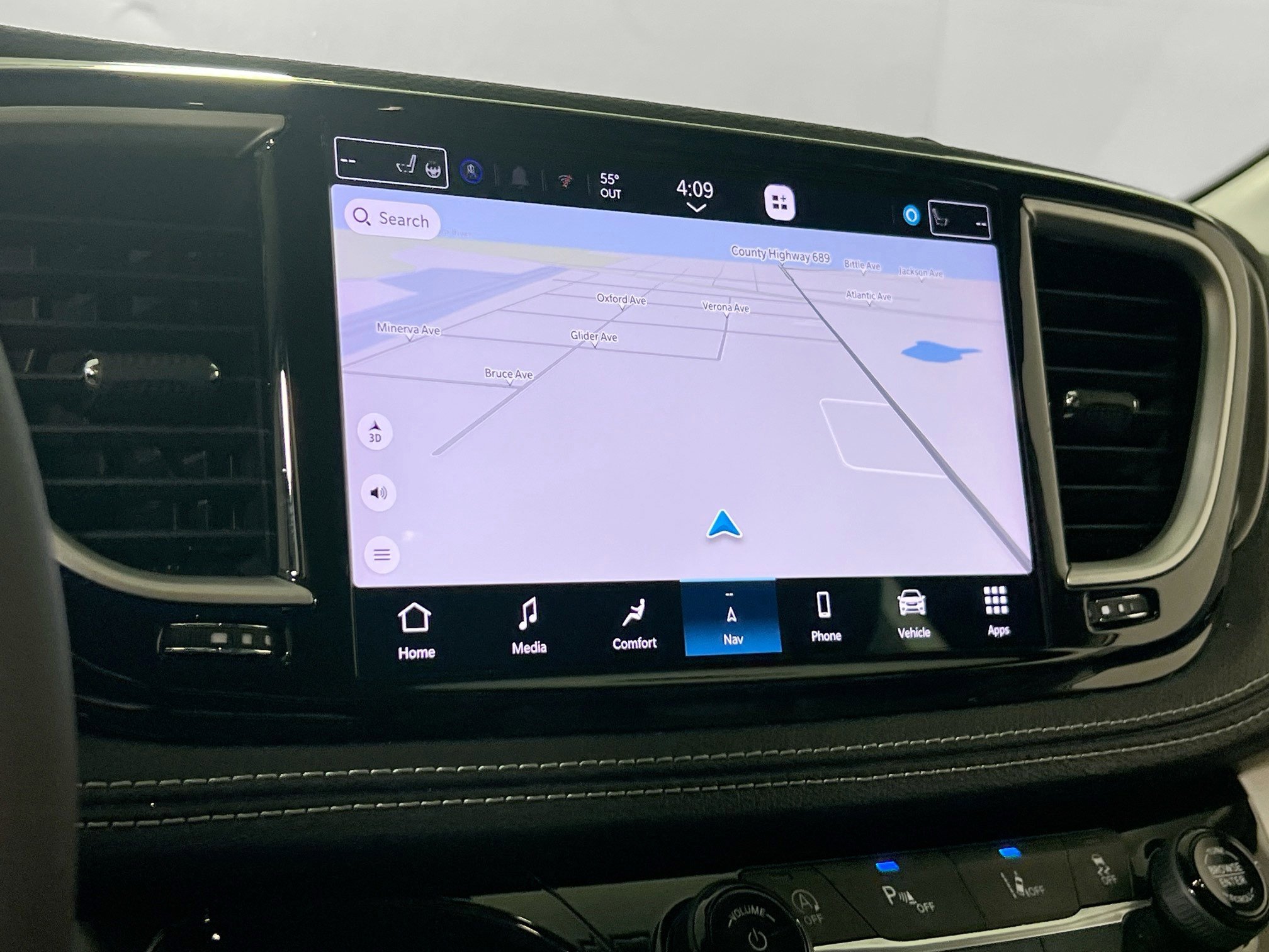 Used 2023 Chrysler Pacifica Touring-L w/ Uconnect Theater Family Group image 13