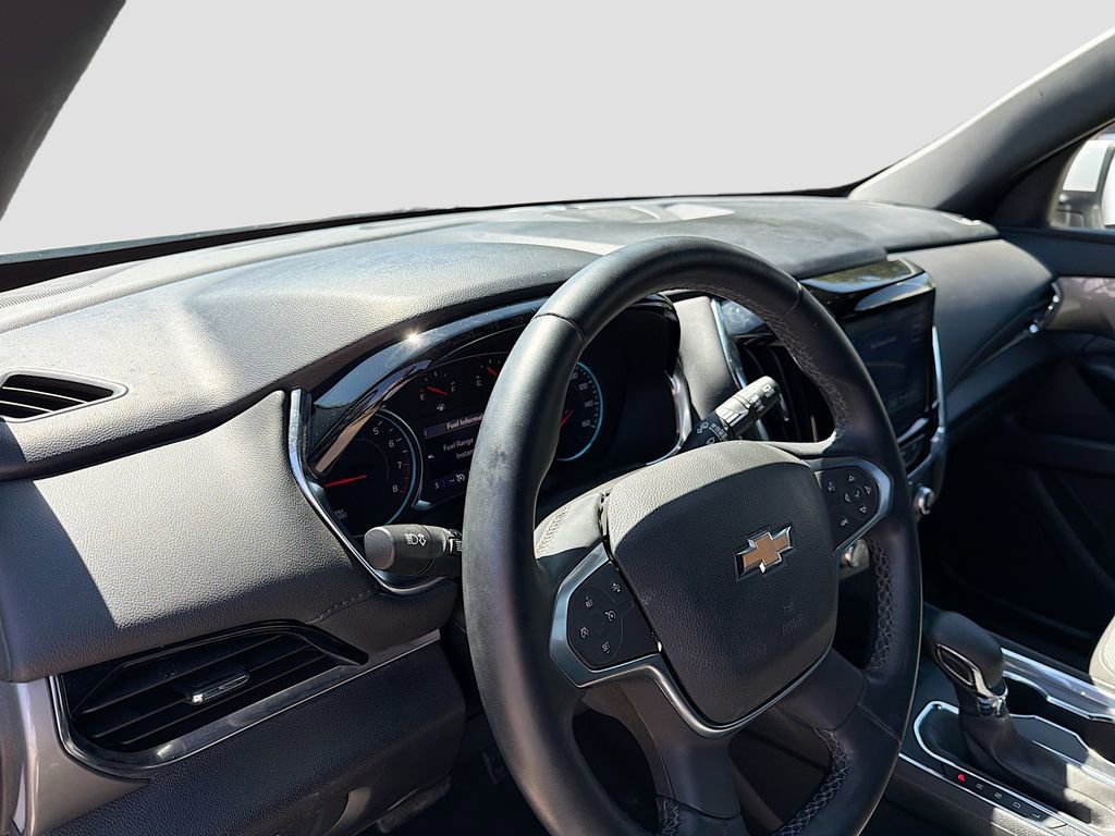 Used 2023 Chevrolet Traverse LT image 9