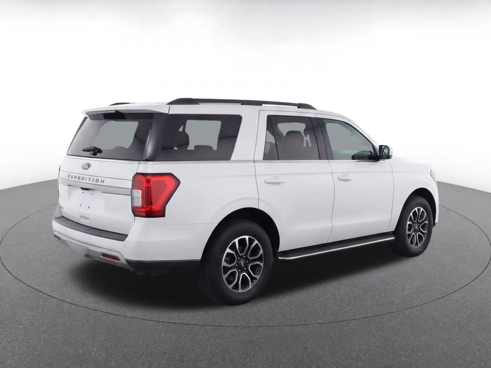 Used 2023 Ford Expedition XLT RWD image 8