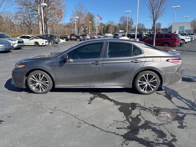 Used 2020 Toyota Camry SE image 4
