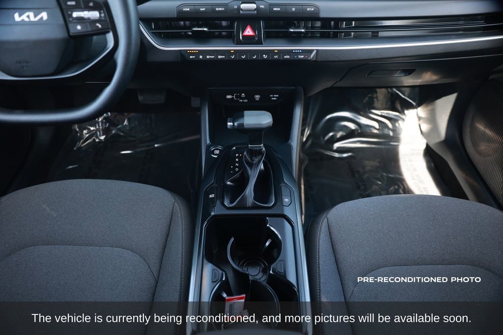 Used 2025 Kia K4 LXS image 27