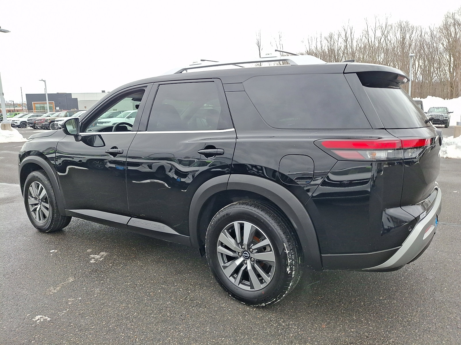 Used 2023 Nissan Pathfinder SL image 4