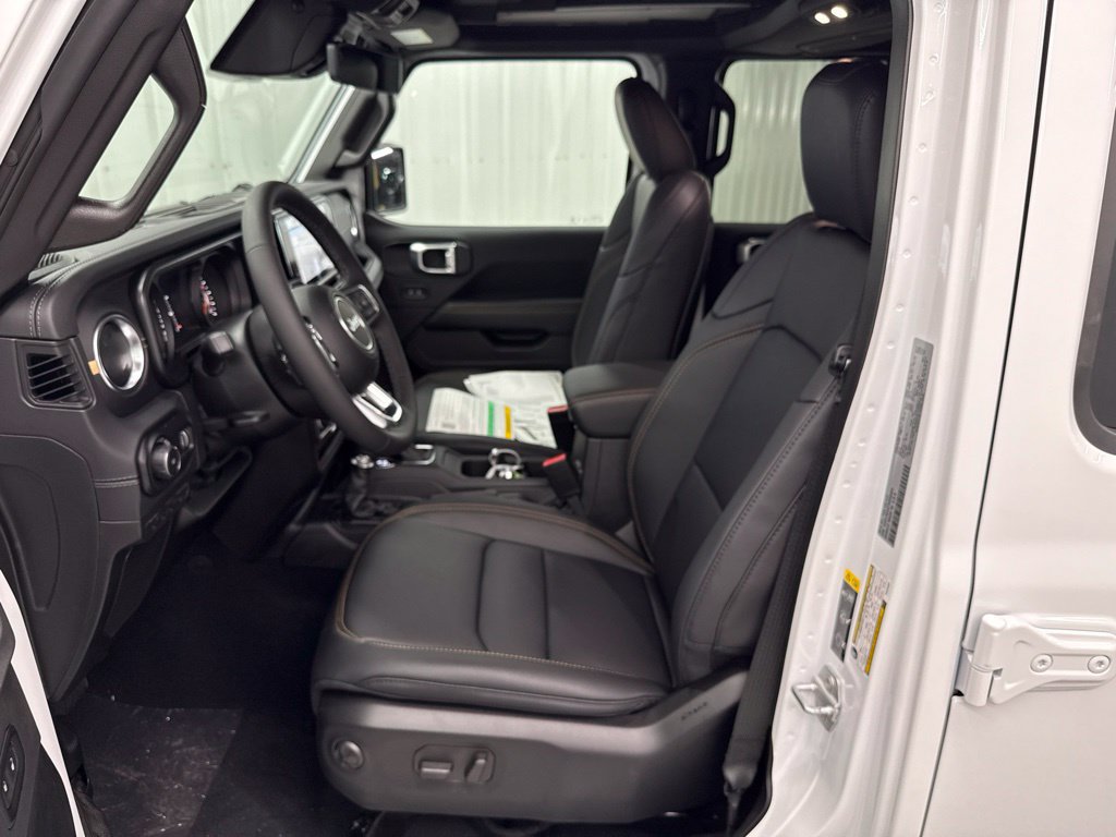 New 2026 Jeep Wrangler Unlimited Sahara AWD/4WD image 17