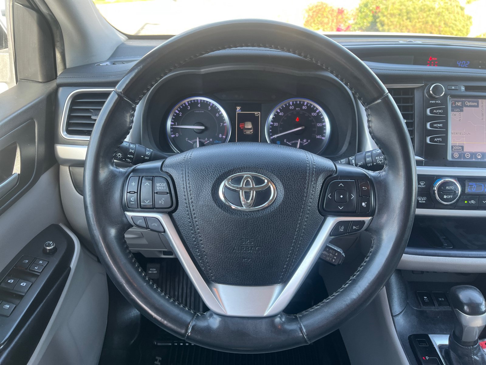 Used 2019 Toyota Highlander XLE AWD/4WD image 9