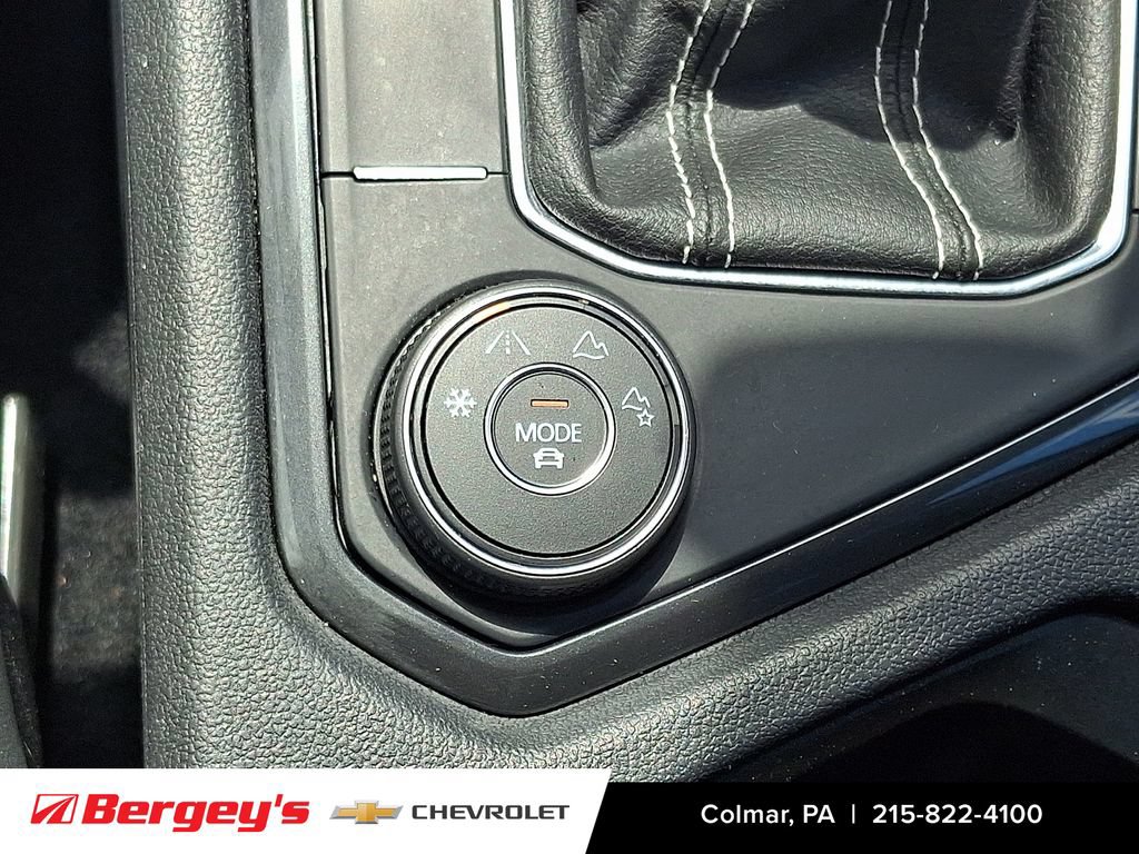Used 2022 Volkswagen Tiguan SE AWD/4WD image 28