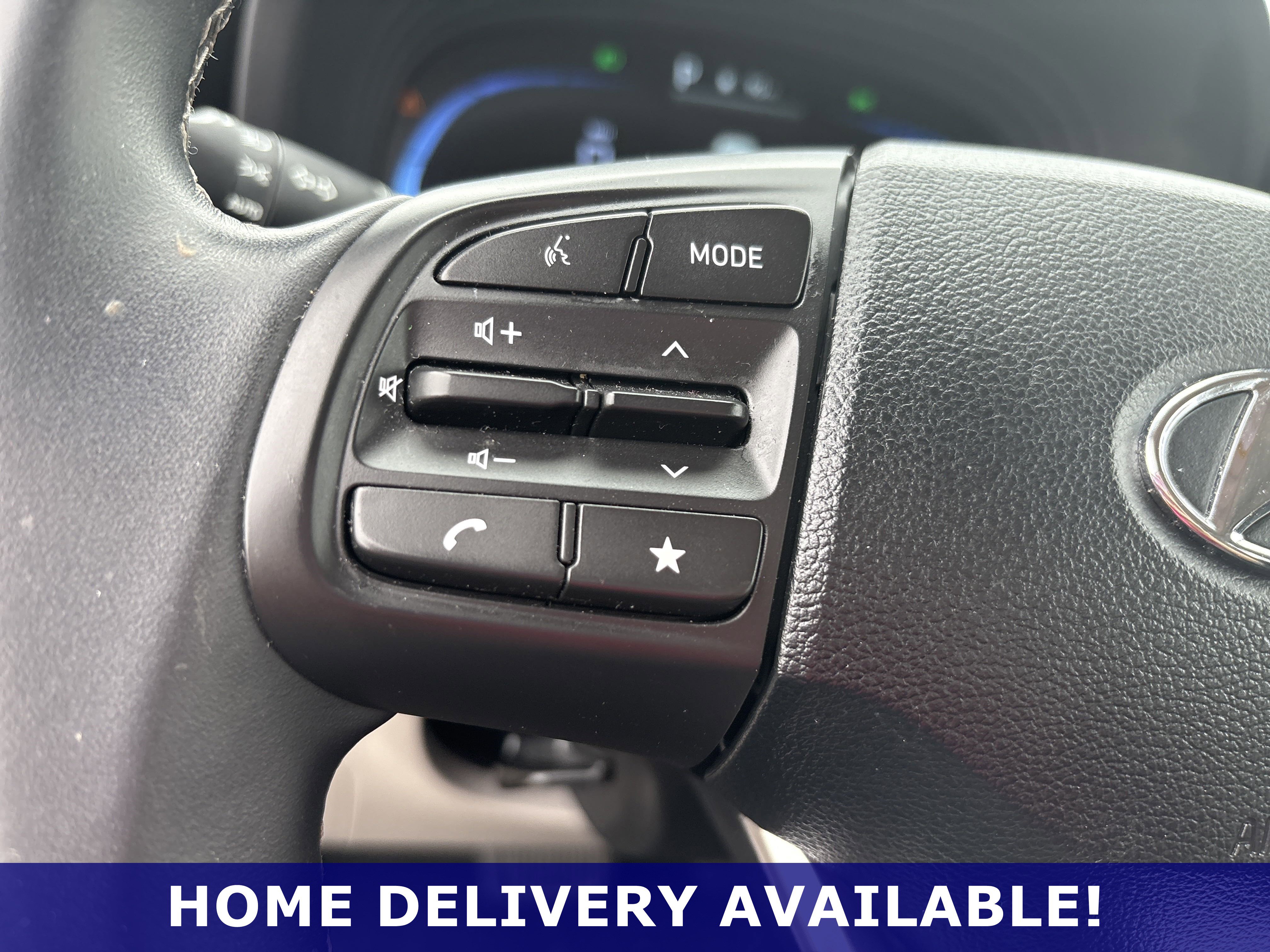 Used 2025 Hyundai Venue SEL image 21