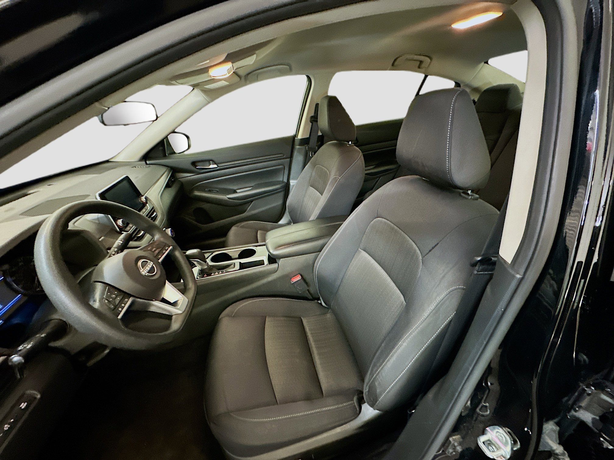 Used 2024 Nissan Altima 2.5 SV image 13