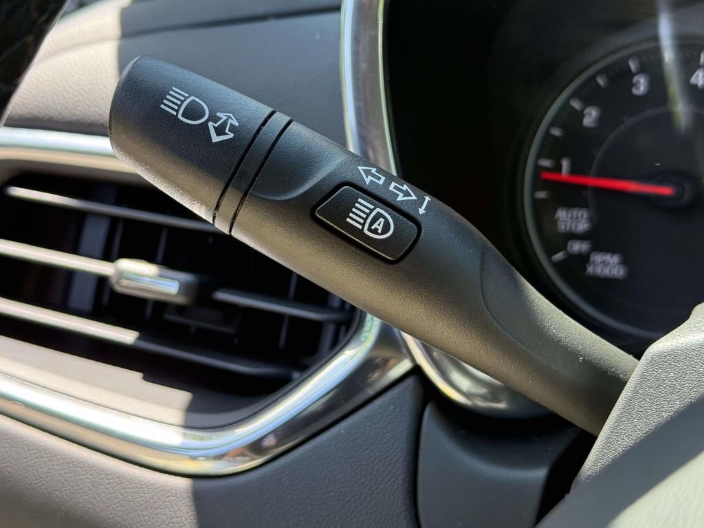 Used 2023 Chevrolet Equinox LT FWD image 27