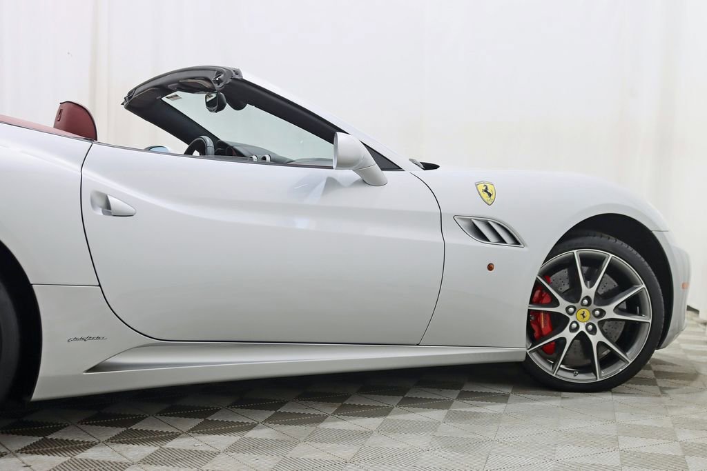 Used 2010 Ferrari California RWD image 12