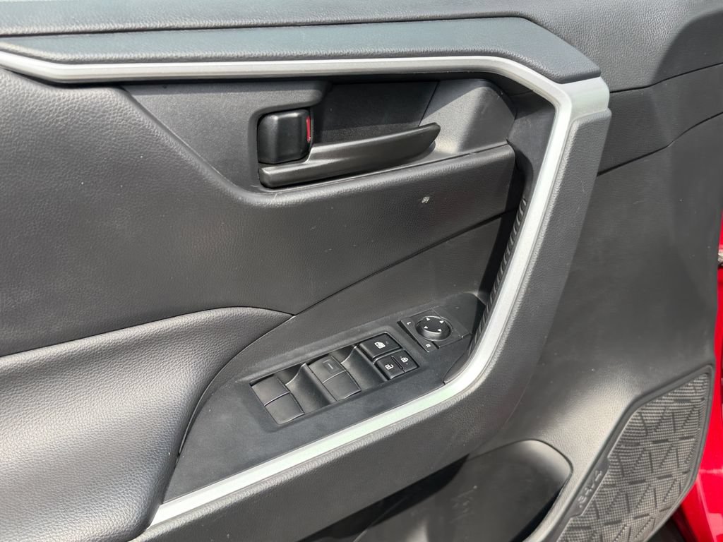 Used 2024 Toyota RAV4 LE AWD/4WD image 15
