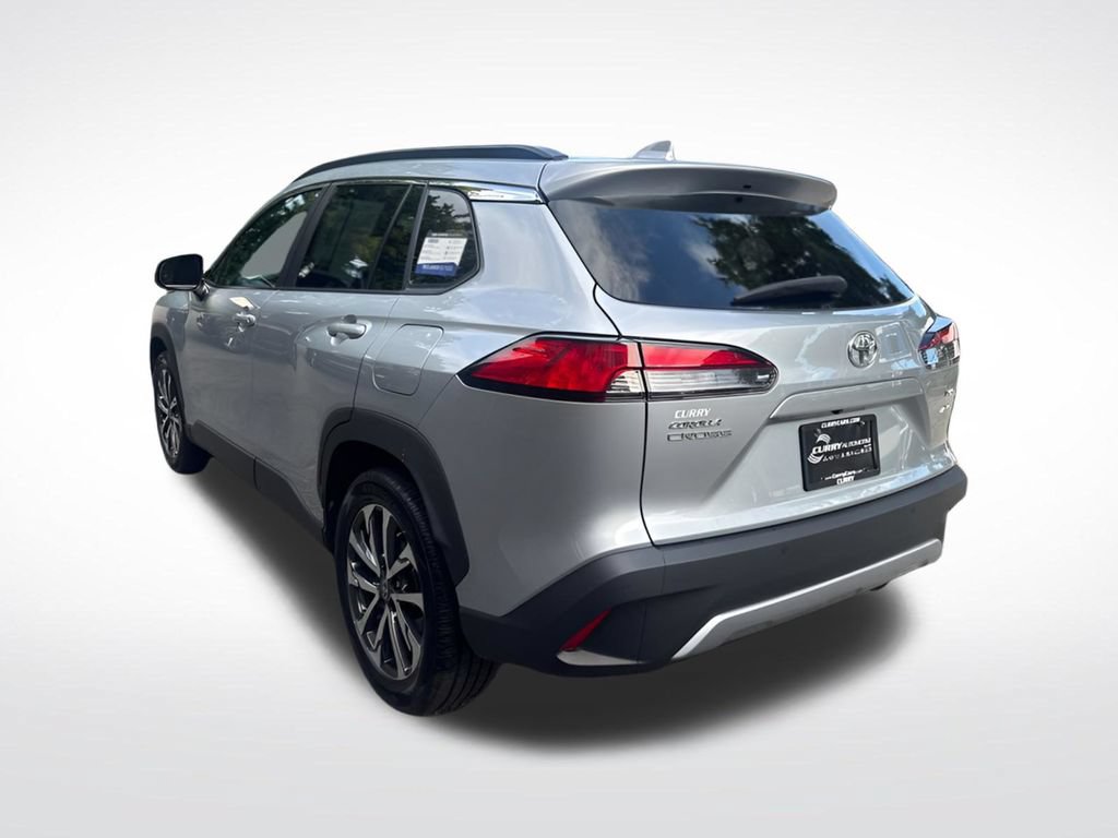 Used 2023 Toyota Corolla Cross XLE w/ Convenience Package AWD/4WD image 5