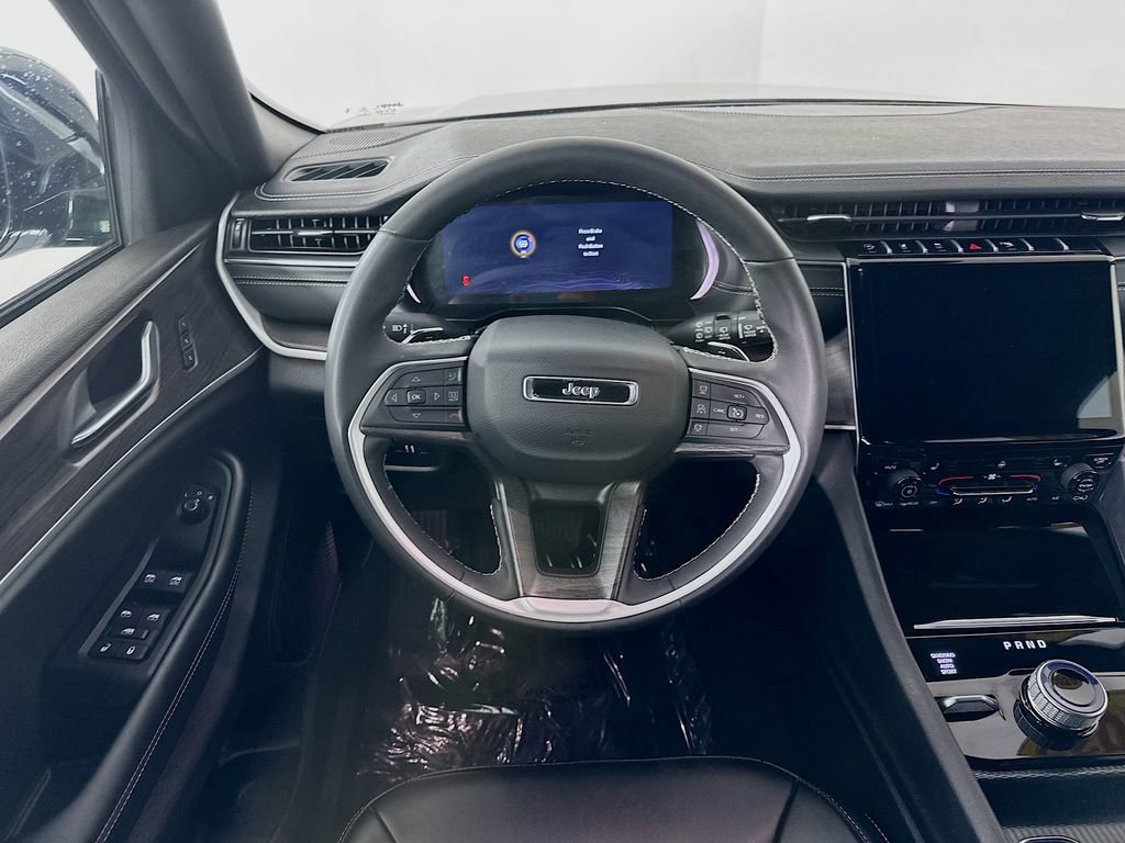 Certified 2025 Jeep Grand Cherokee Limited image 33