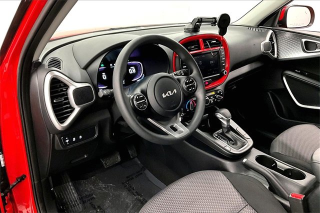 Used 2025 Kia Soul LX w/ LX Technology Package image 14