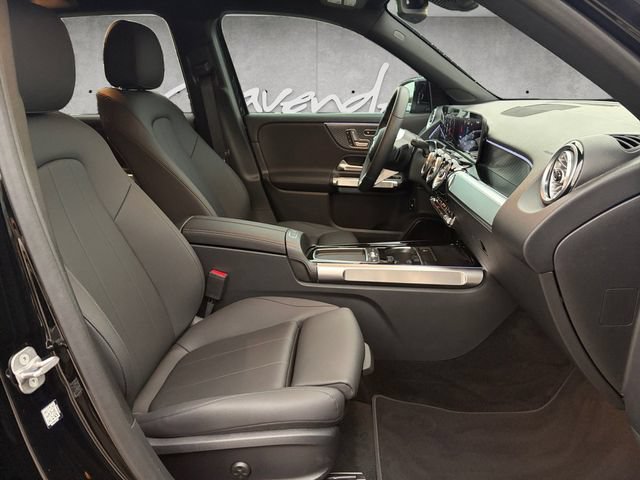 Used 2025 Mercedes-Benz GLB 250 4MATIC image 24