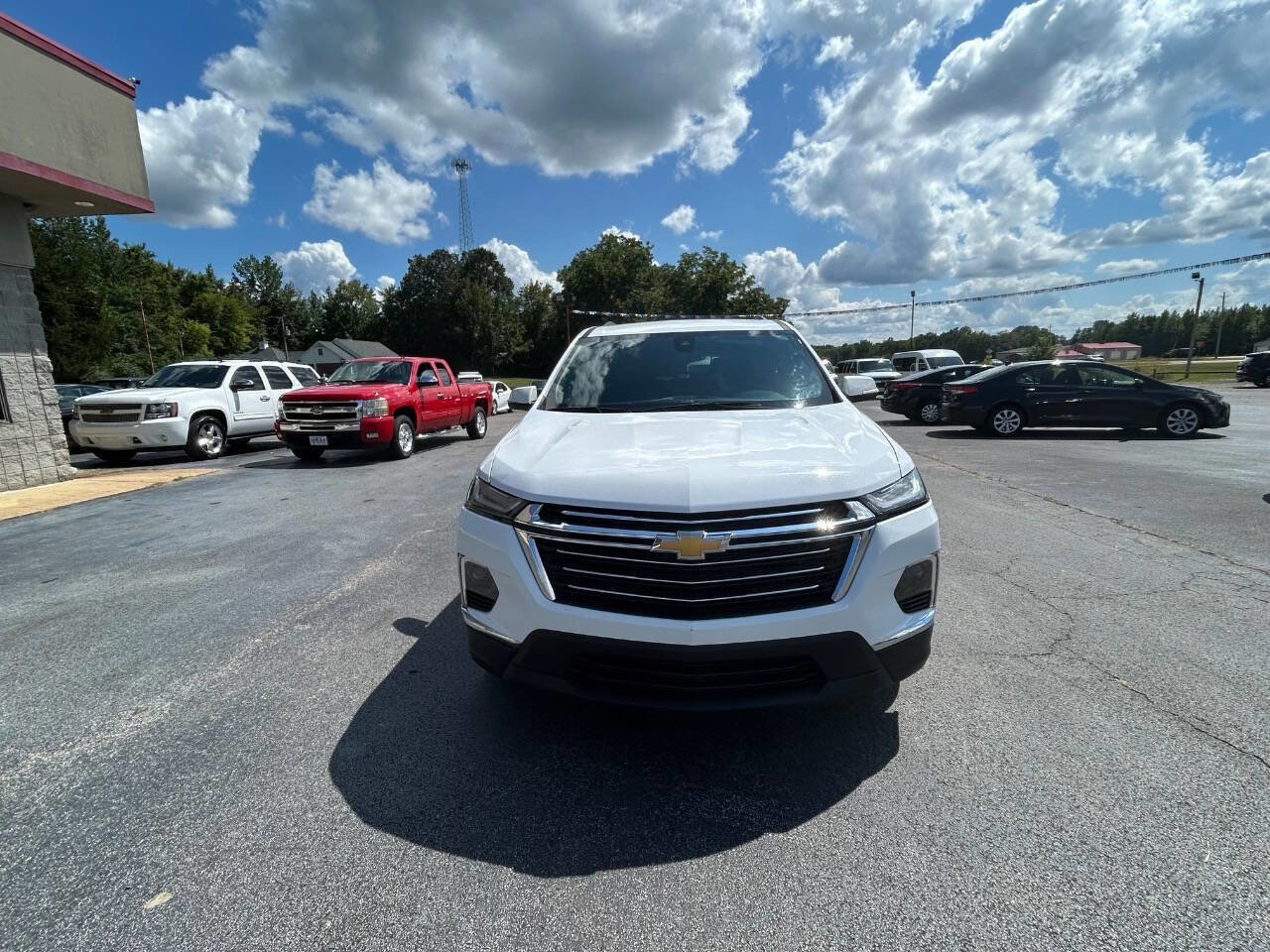 Used 2023 Chevrolet Traverse LT FWD image 4