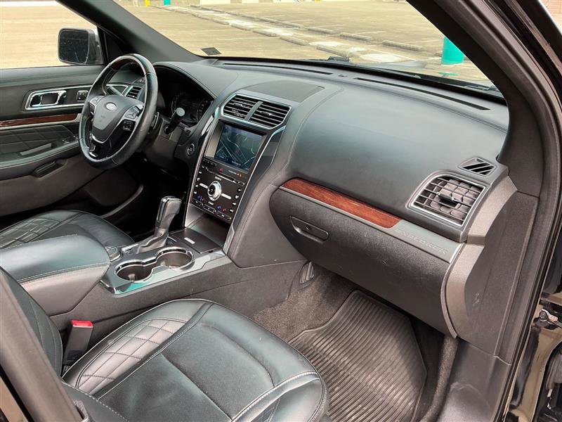 Used 2017 Ford Explorer Platinum image 40