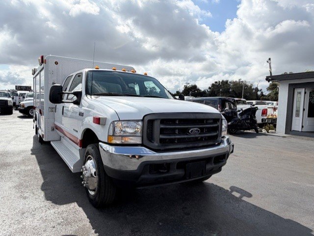 Used 2002 Ford F550 2WD Crew Cab Super Duty image 3