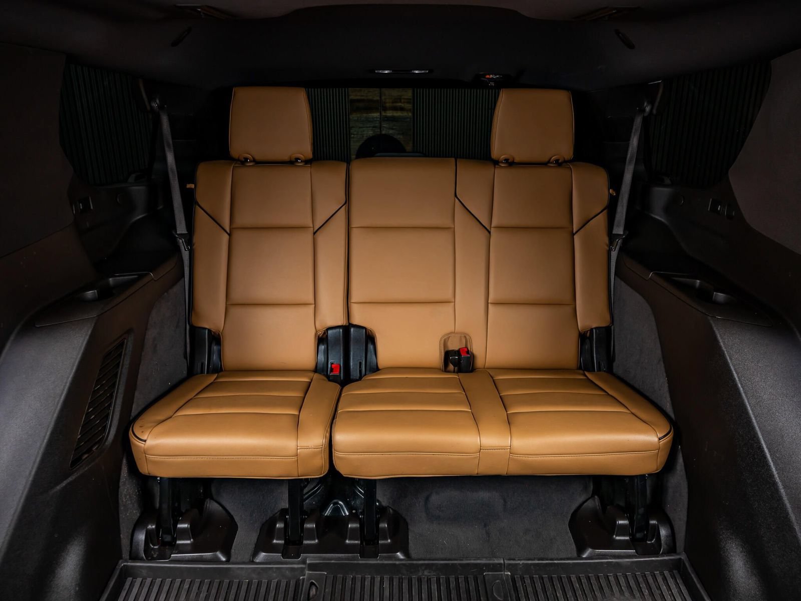 Used 2025 Cadillac Escalade Premium Luxury w/ LPO, Floor Liner Package AWD/4WD image 33
