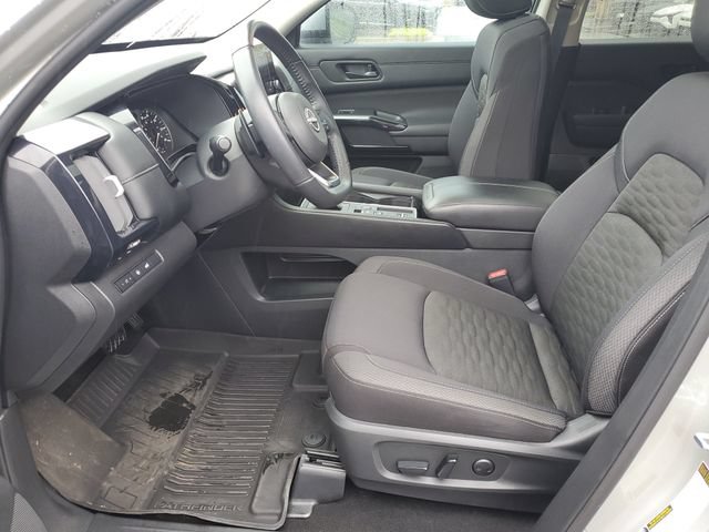 Used 2025 Nissan Pathfinder SV w/ SV Premium Package FWD image 19