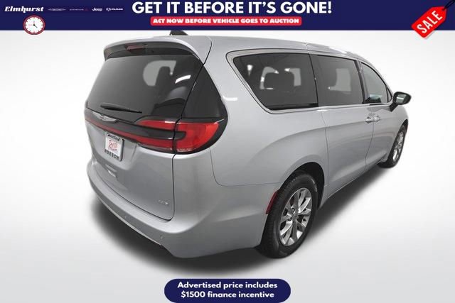 Used 2024 Chrysler Pacifica Touring-L image 5