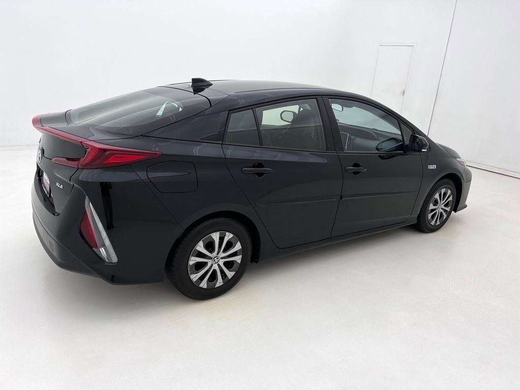 Used 2022 Toyota Prius Prime XLE image 6