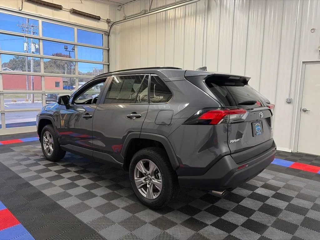 Used 2025 Toyota RAV4 XLE AWD/4WD image 6