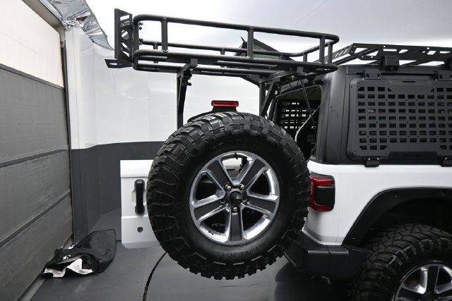 Used 2018 Jeep Wrangler Unlimited Sahara AWD/4WD image 22