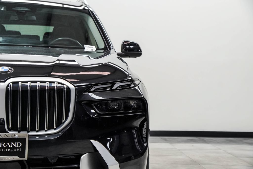 Used 2025 BMW X7 xDrive40i AWD/4WD image 8