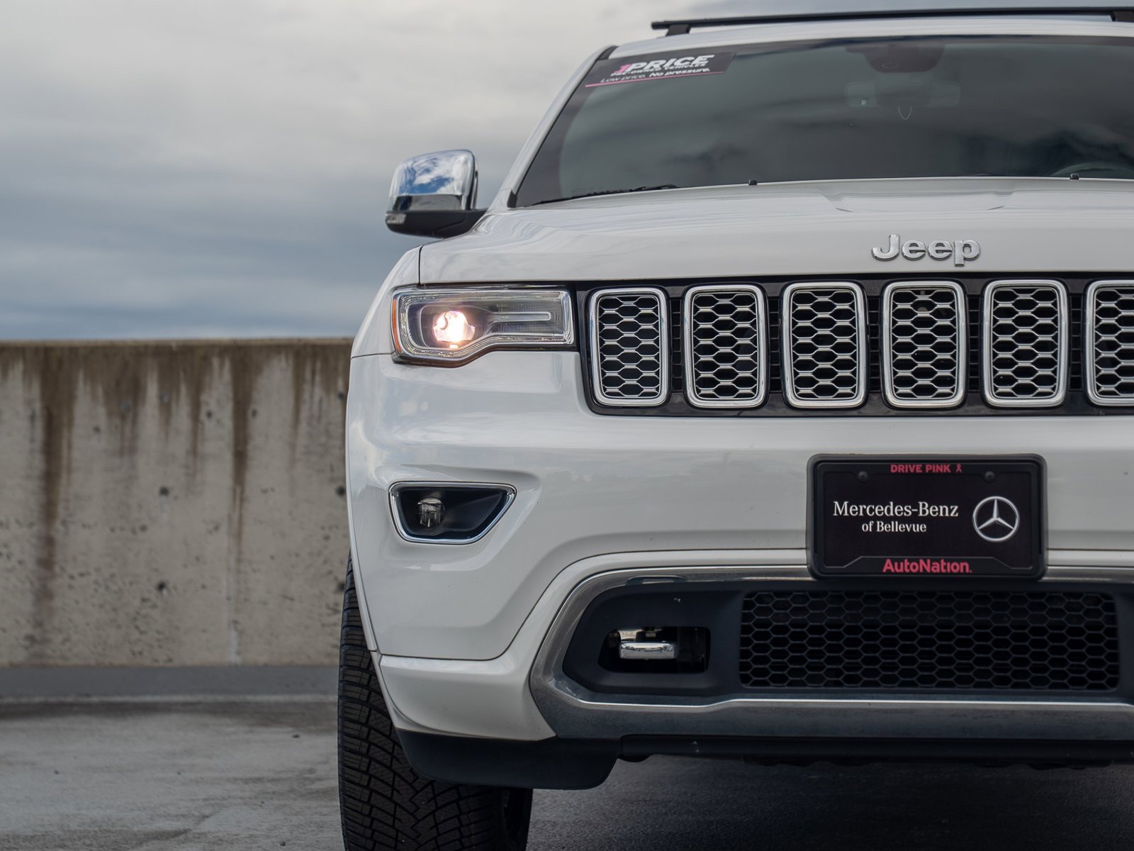 Used 2020 Jeep Grand Cherokee Overland AWD/4WD image 7