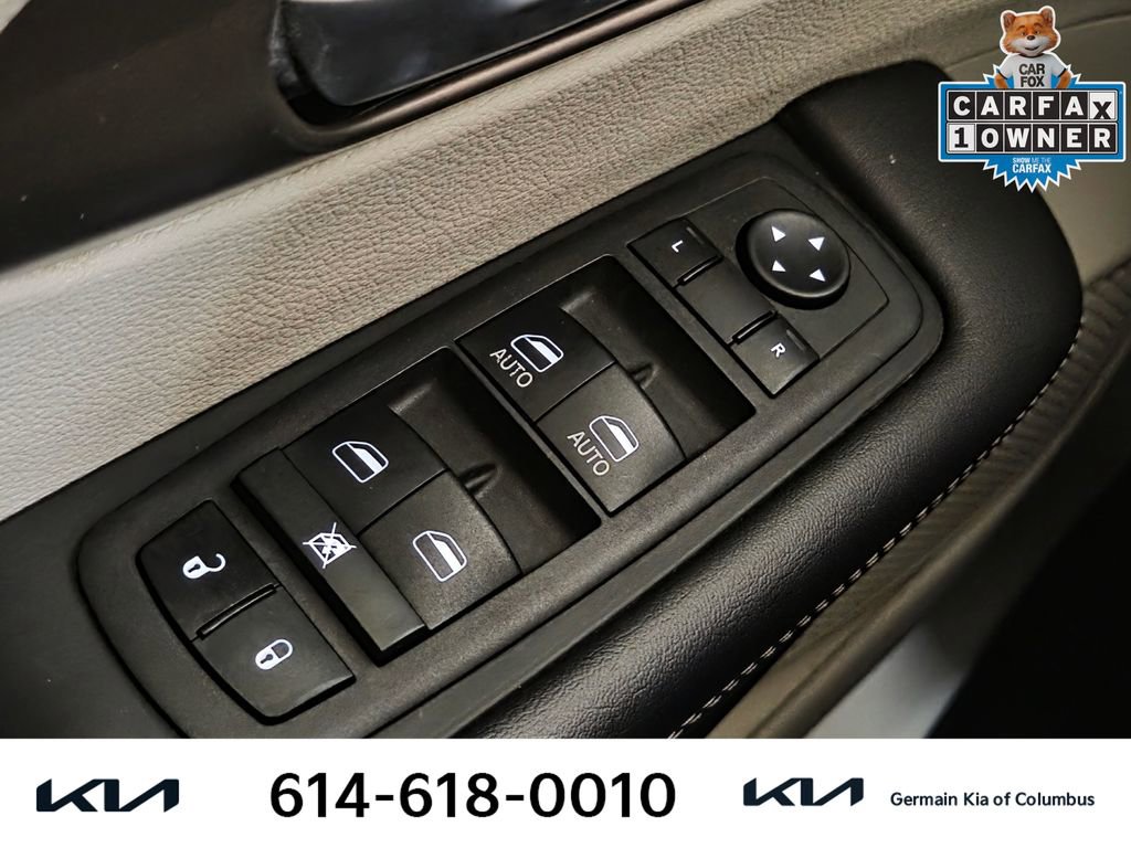 Used 2023 Chrysler Voyager LX image 26