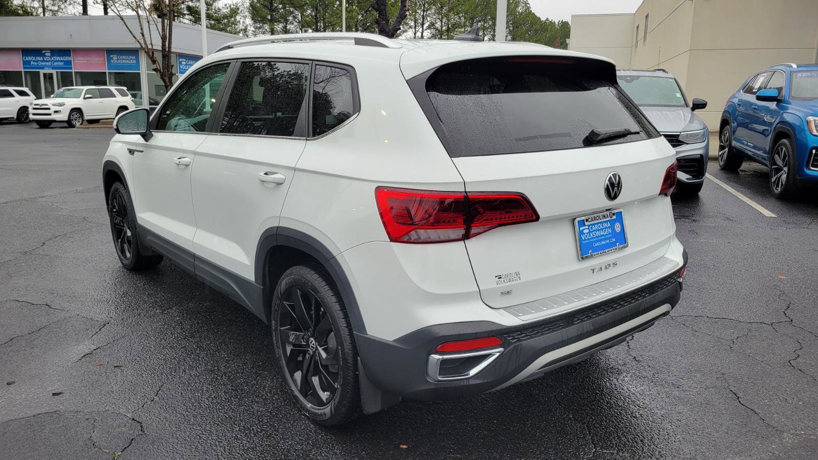 Used 2022 Volkswagen Taos SE w/ Panoramic Sunroof Package image 3