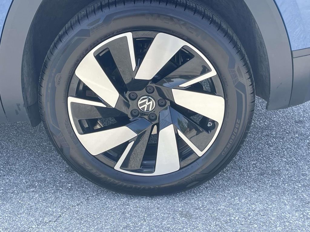 Used 2025 Volkswagen Atlas Cross Sport SE FWD image 8