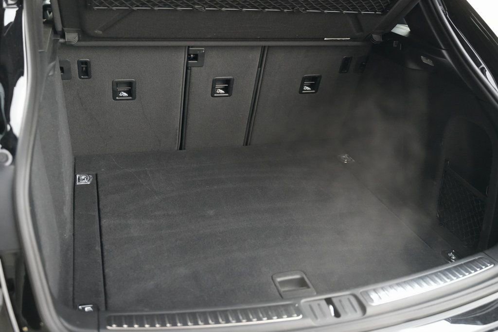 Used 2017 Porsche Macan w/ Driver Memory Package image 66