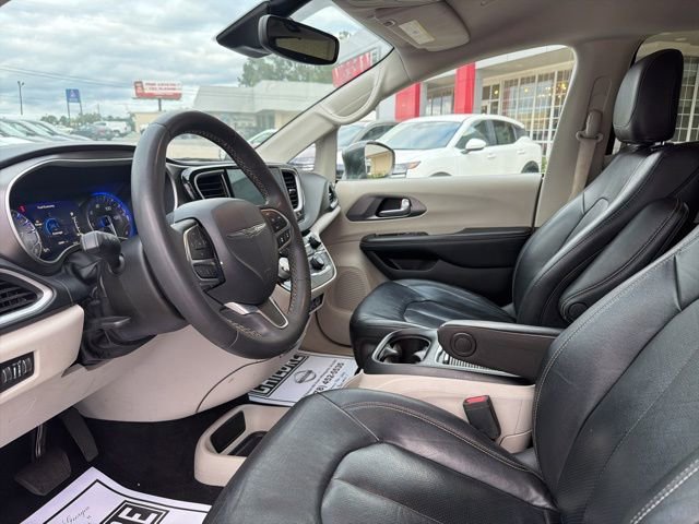 Used 2022 Chrysler Pacifica Touring-L image 9