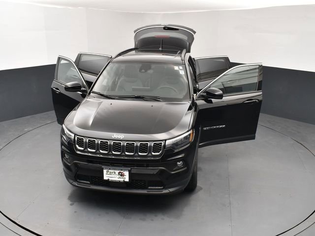 Used 2024 Jeep Compass Latitude w/ Sun and Sound Group image 26