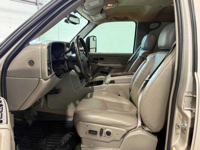 Used 2007 GMC Sierra 2500 SLT w/ Heavy-Duty Power Package AWD/4WD image 14