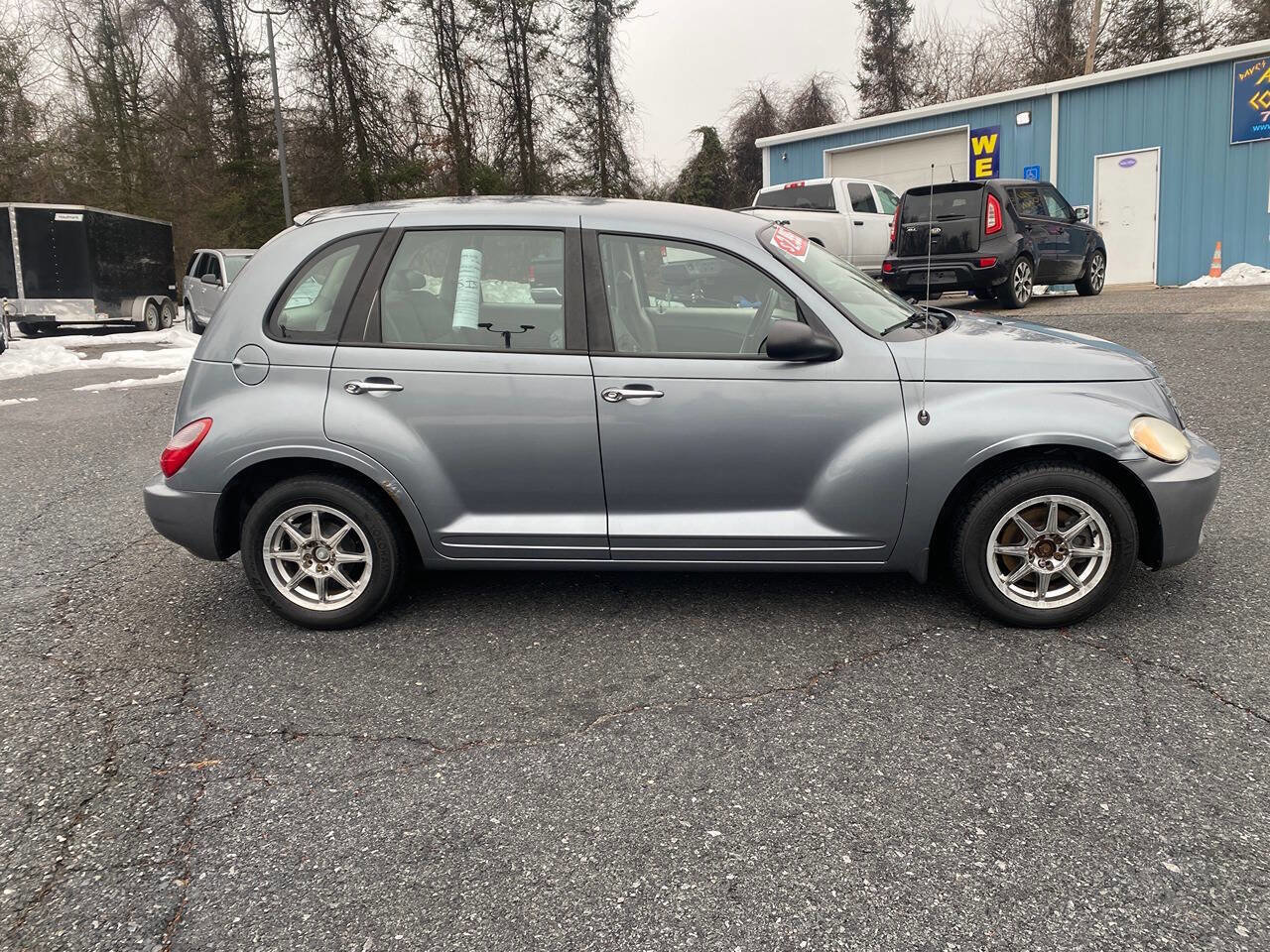 Used 2009 Chrysler PT Cruiser FWD image 5