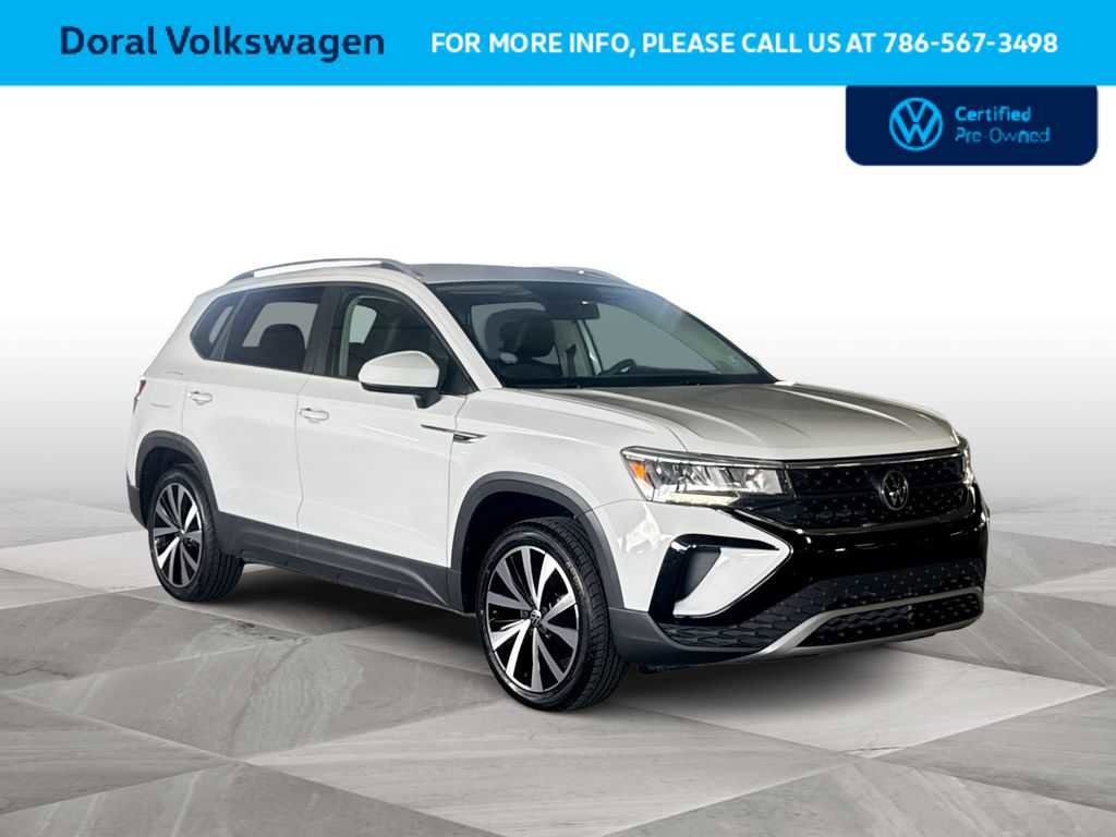 Certified 2022 Volkswagen Taos SE FWD image 2