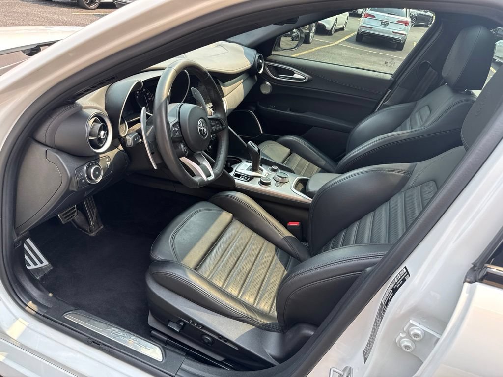 Used 2022 Alfa Romeo Giulia Veloce AWD/4WD image 27