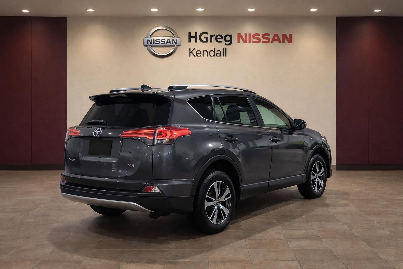 Used 2018 Toyota RAV4 XLE image 4