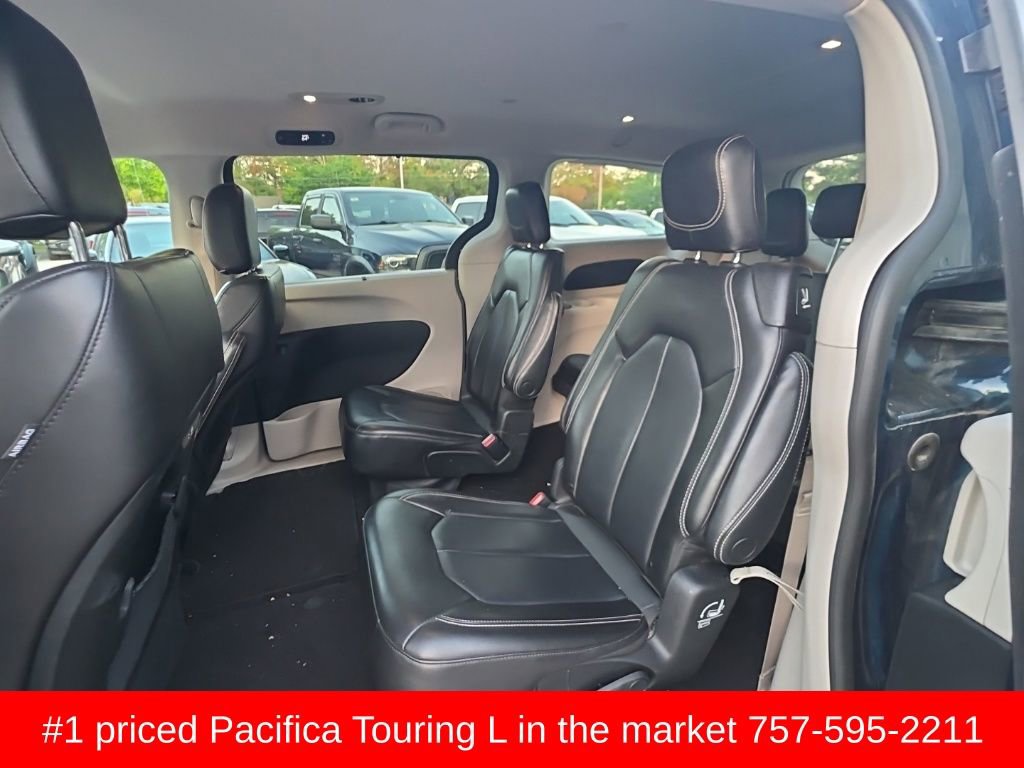Used 2023 Chrysler Pacifica Touring-L image 10