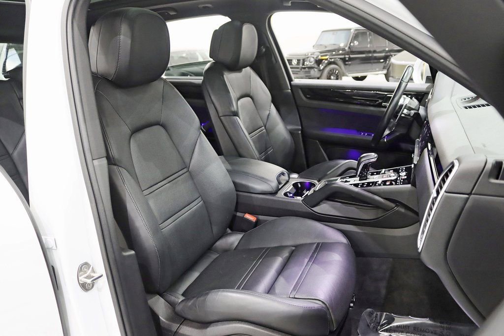 Used 2022 Porsche Cayenne Platinum Edition image 29