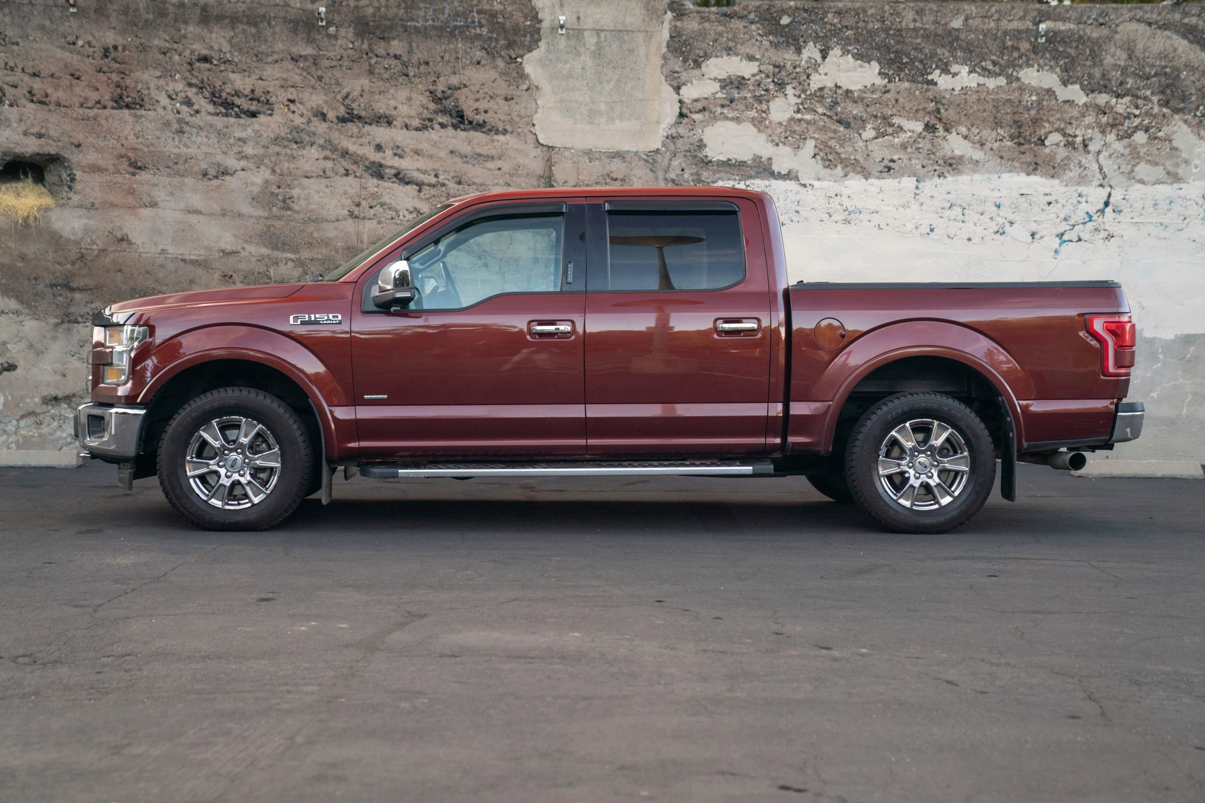 Used 2017 Ford F150 Lariat w/ Equipment Group 501A Mid image 8