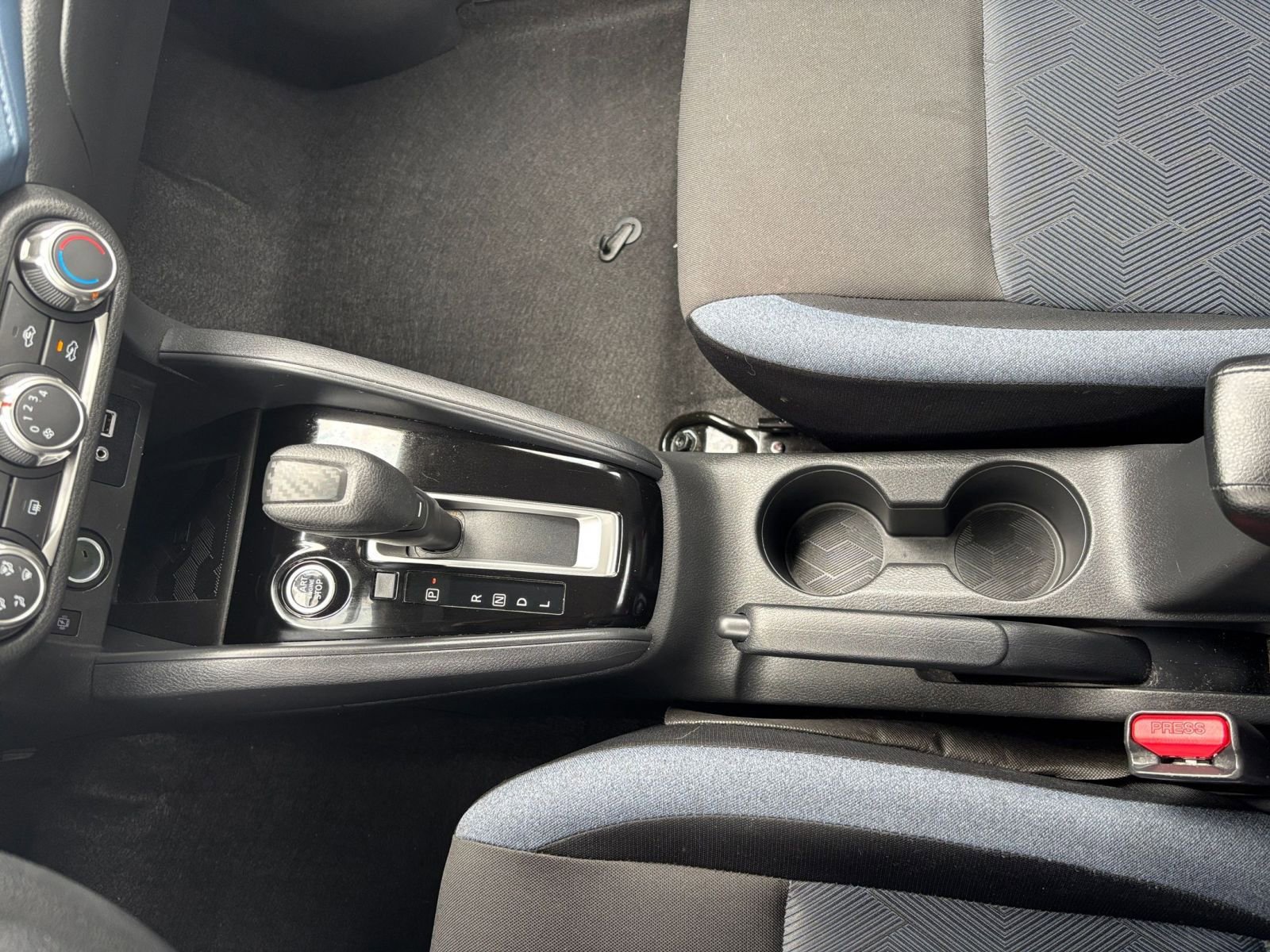 Used 2025 Nissan Versa SV FWD image 39