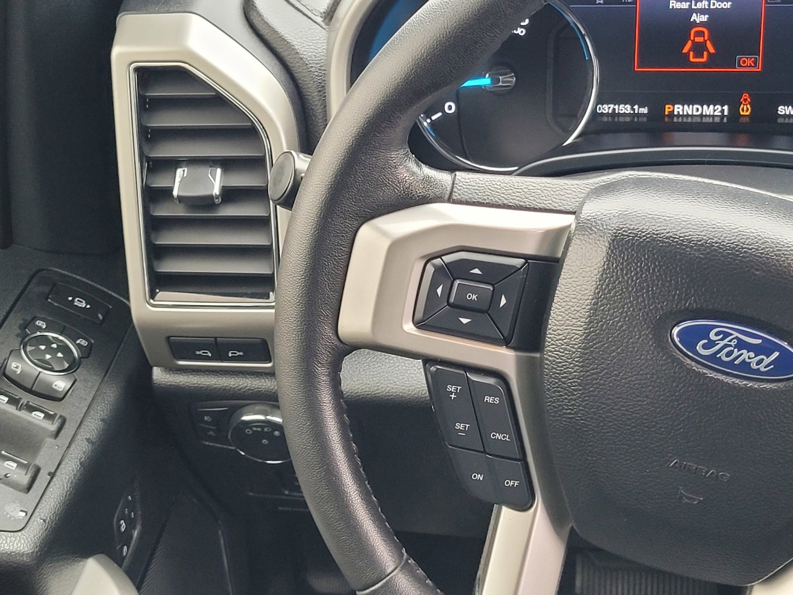 Used 2019 Ford F250 Lariat w/ Lariat Value Package image 13