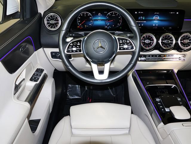 Used 2022 Mercedes-Benz GLB 250 4MATIC image 3
