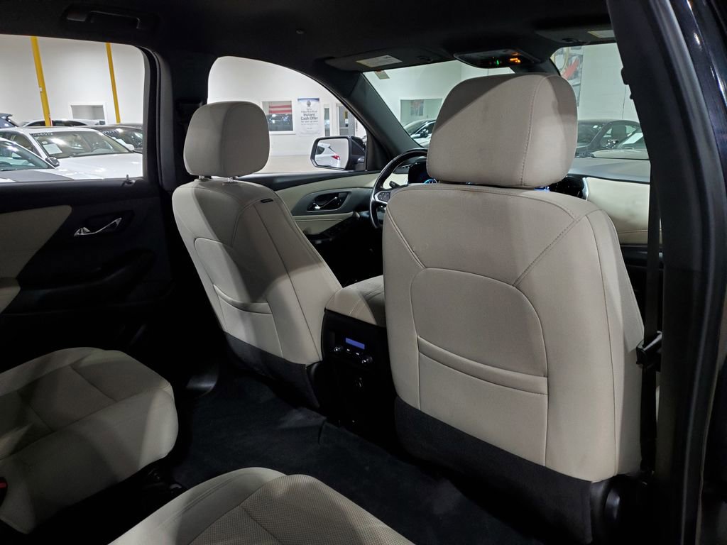 Used 2022 Chevrolet Traverse LT image 19