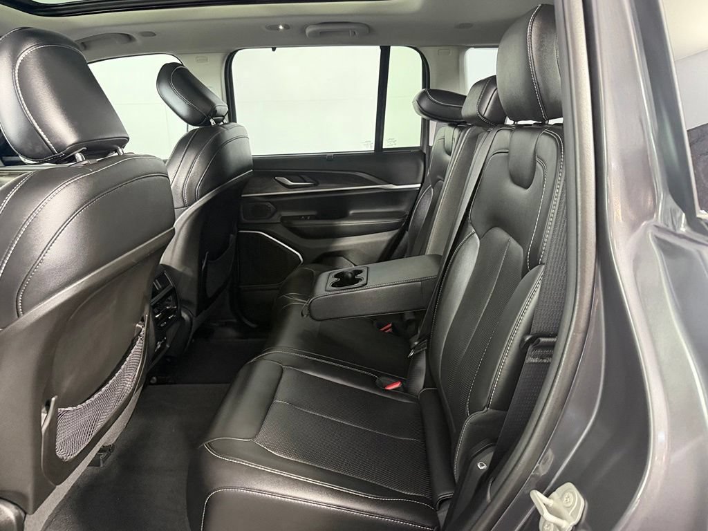 Used 2023 Jeep Grand Cherokee 4WD 4xe w/ Luxury Tech Group II image 17